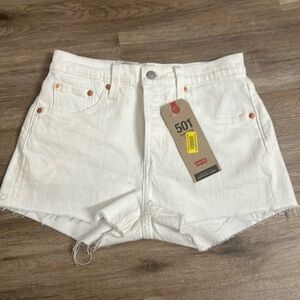 NWT Levi white denim shorts! Size 25